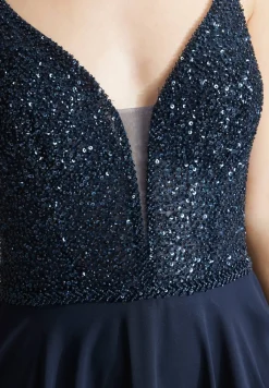 Abendkleid aus Materialmix