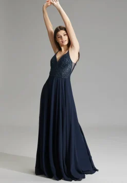 Abendkleid aus Materialmix