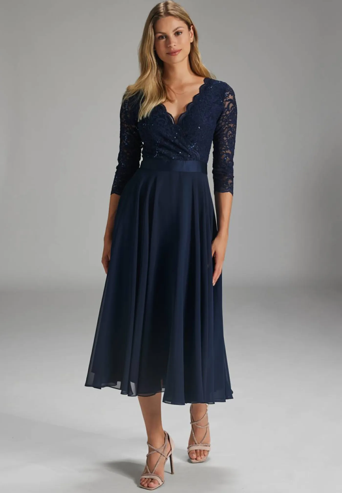 Cocktailkleid aus Material-Mix
