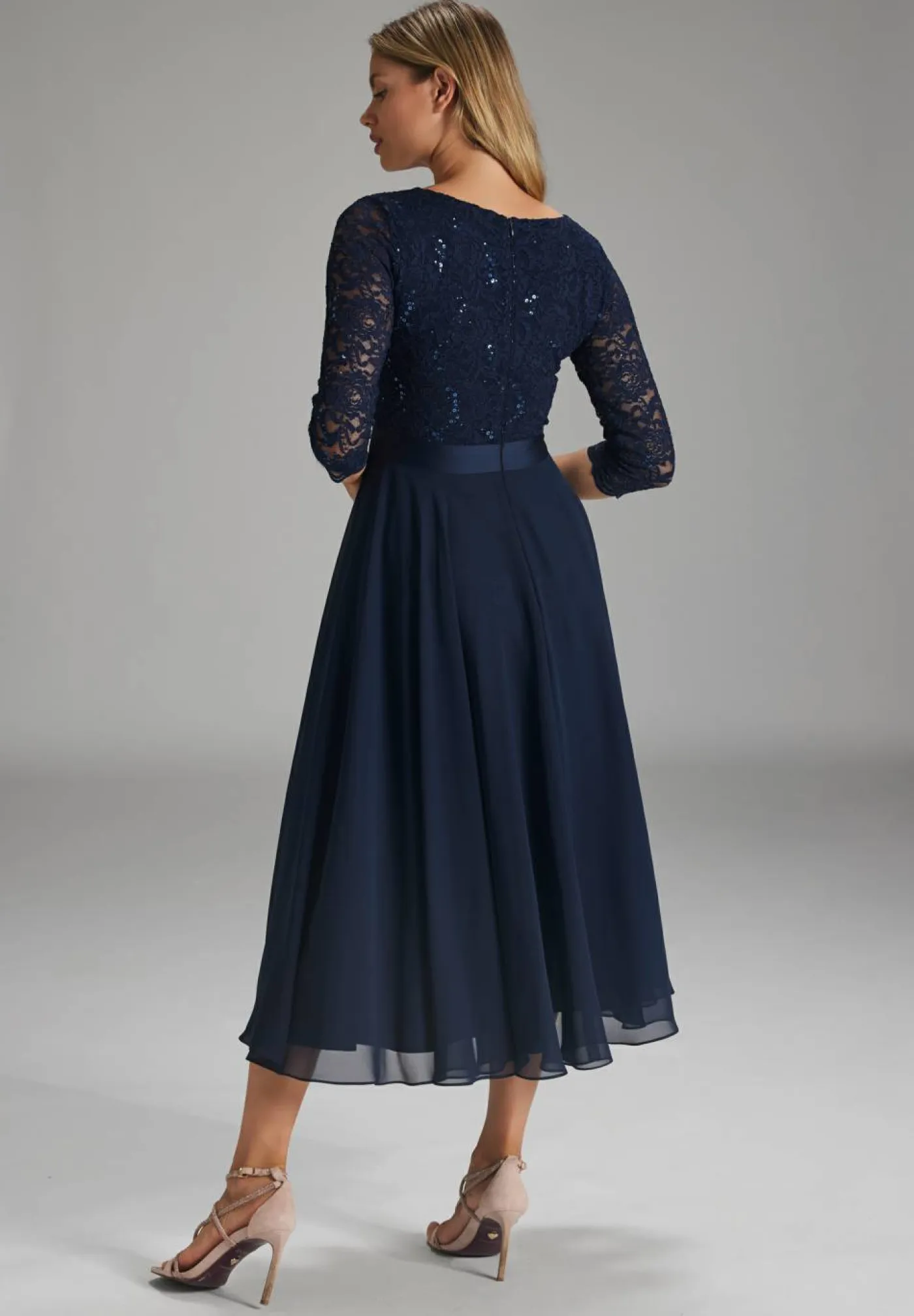 Cocktailkleid aus Material-Mix