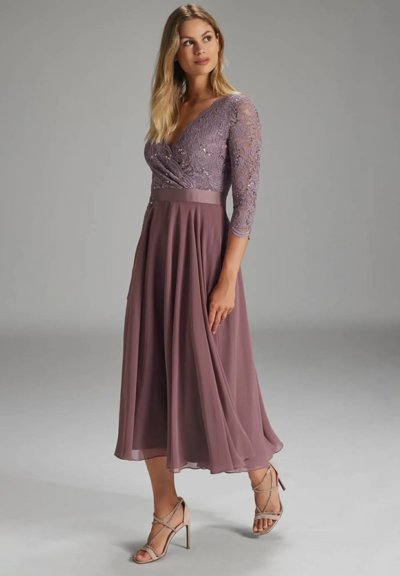 Cocktailkleid aus Material-Mix