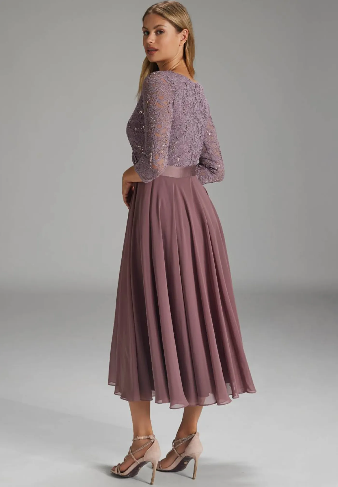 Cocktailkleid aus Material-Mix