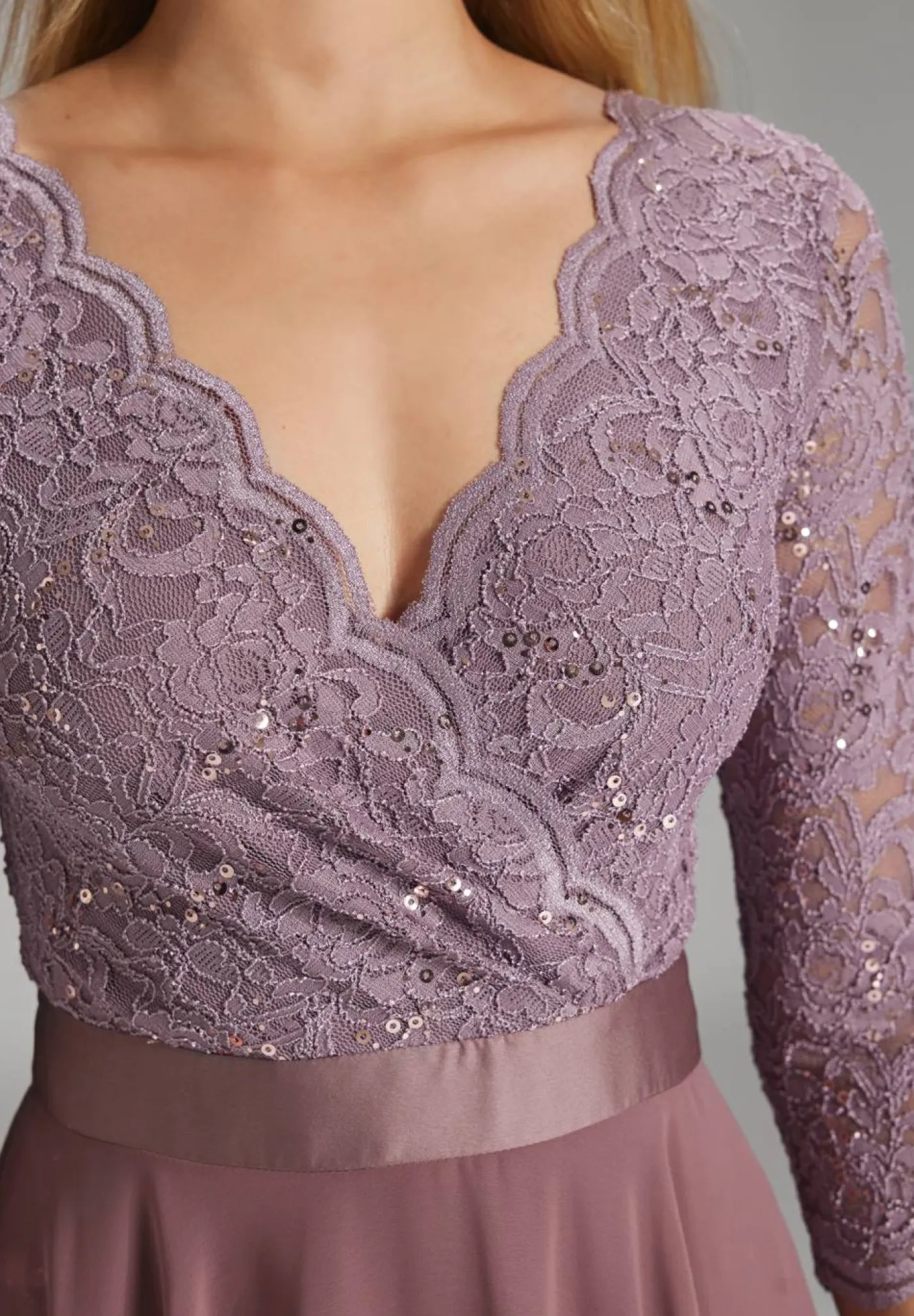 Cocktailkleid aus Material-Mix
