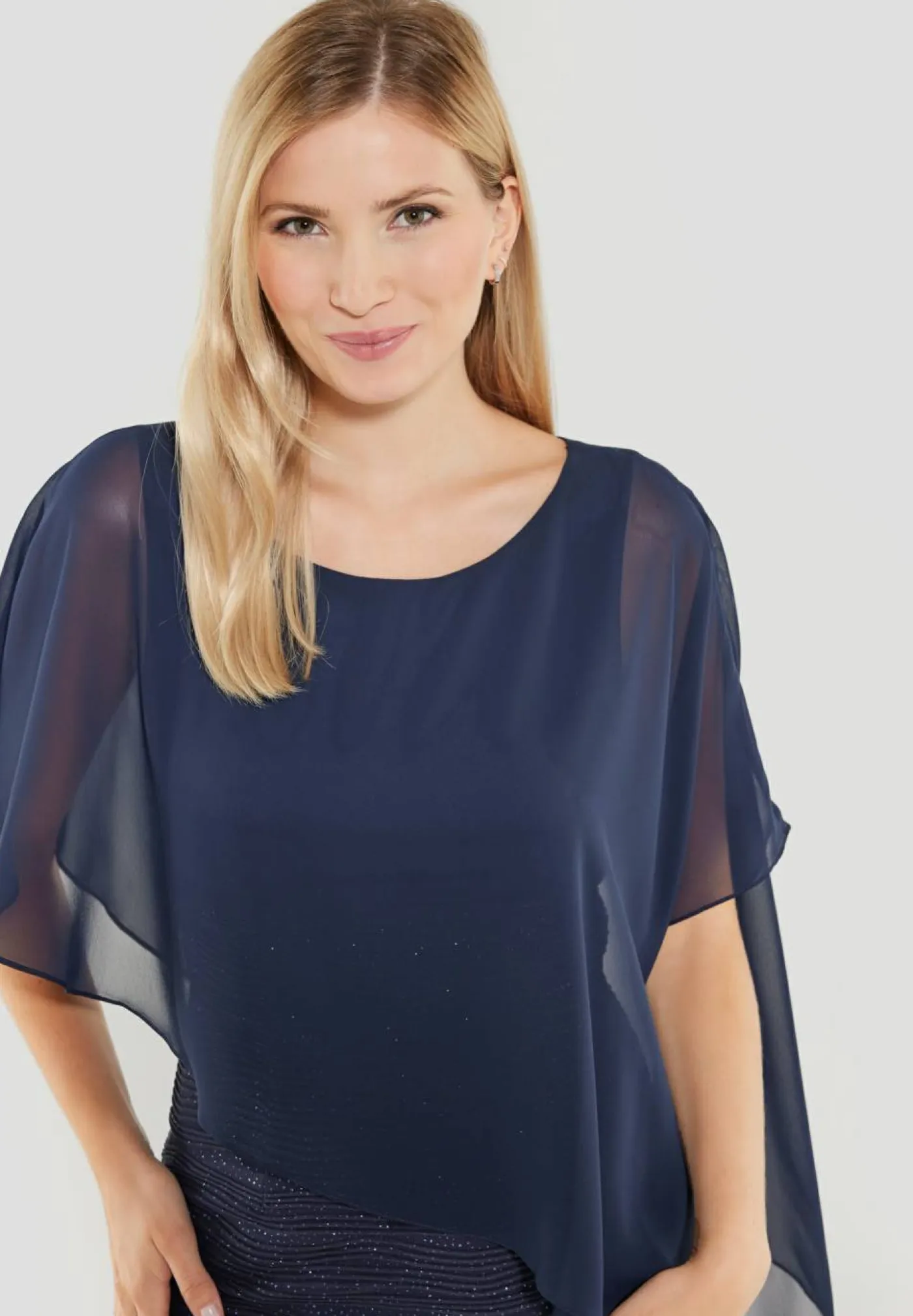 Cocktailkleid mit Überwurf