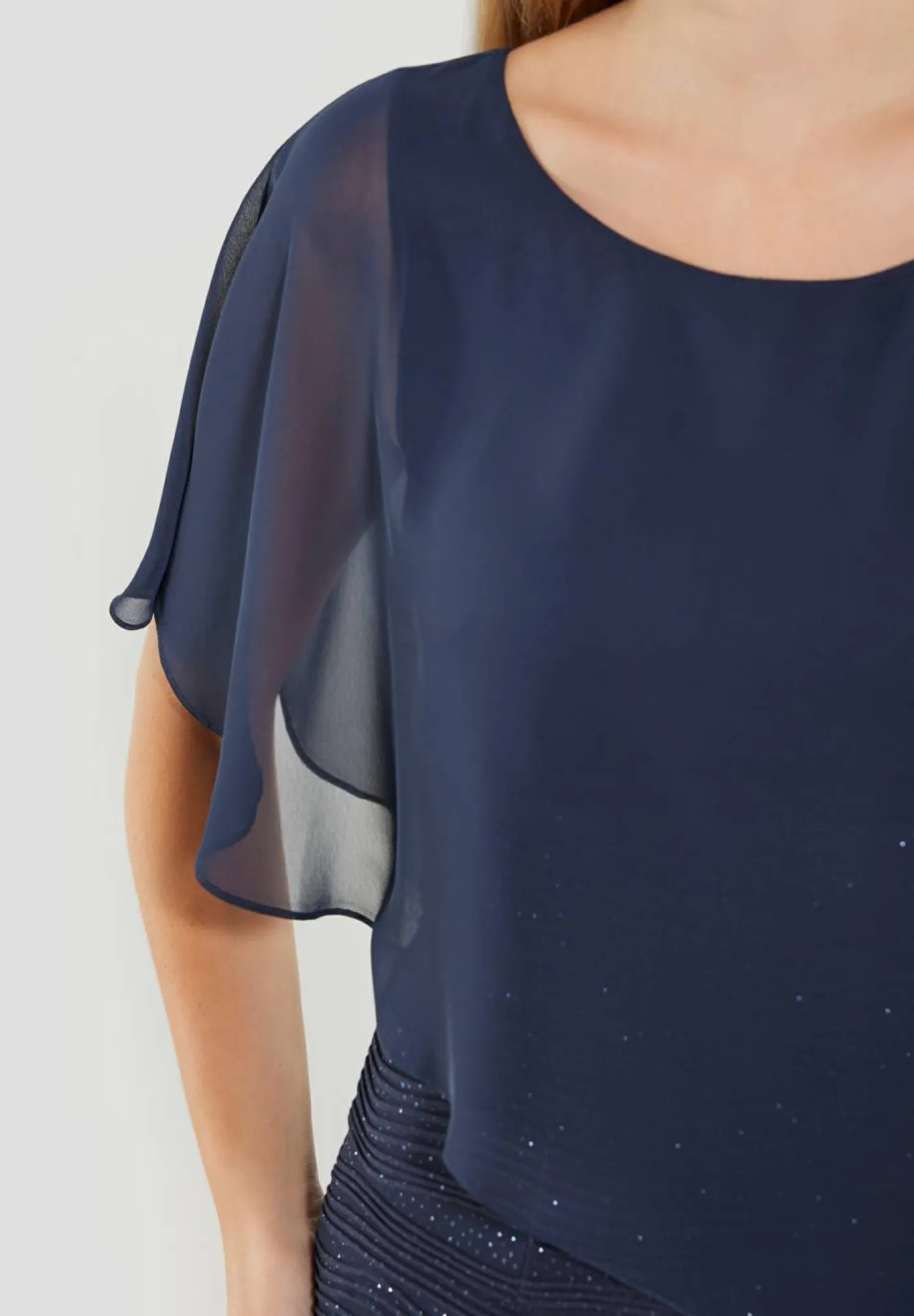 Cocktailkleid mit Überwurf