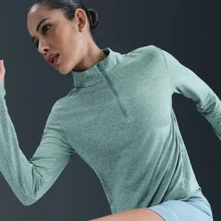 Dri-FIT UV-Laufoberteil "Nike Swift" mit Viertelreißverschluss