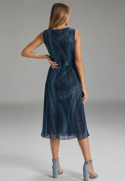 Plissiertes Kleid mit Metallicfäden