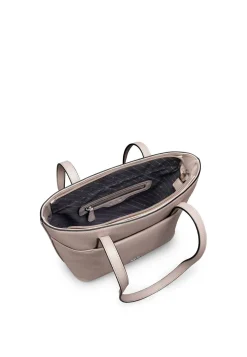 Shopper "Ella"