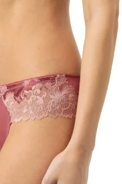 String "Luxurious"