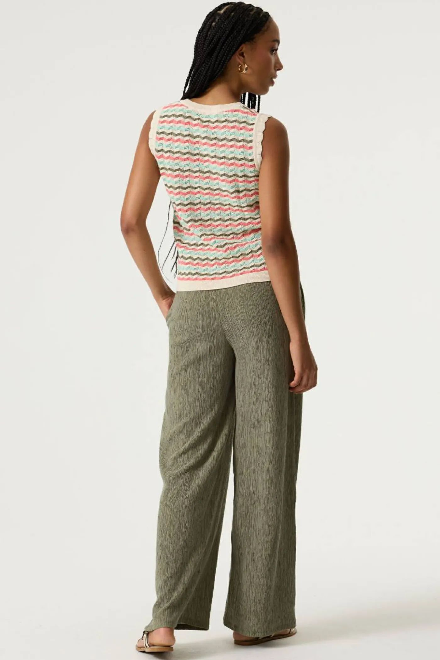 Top "R260221"