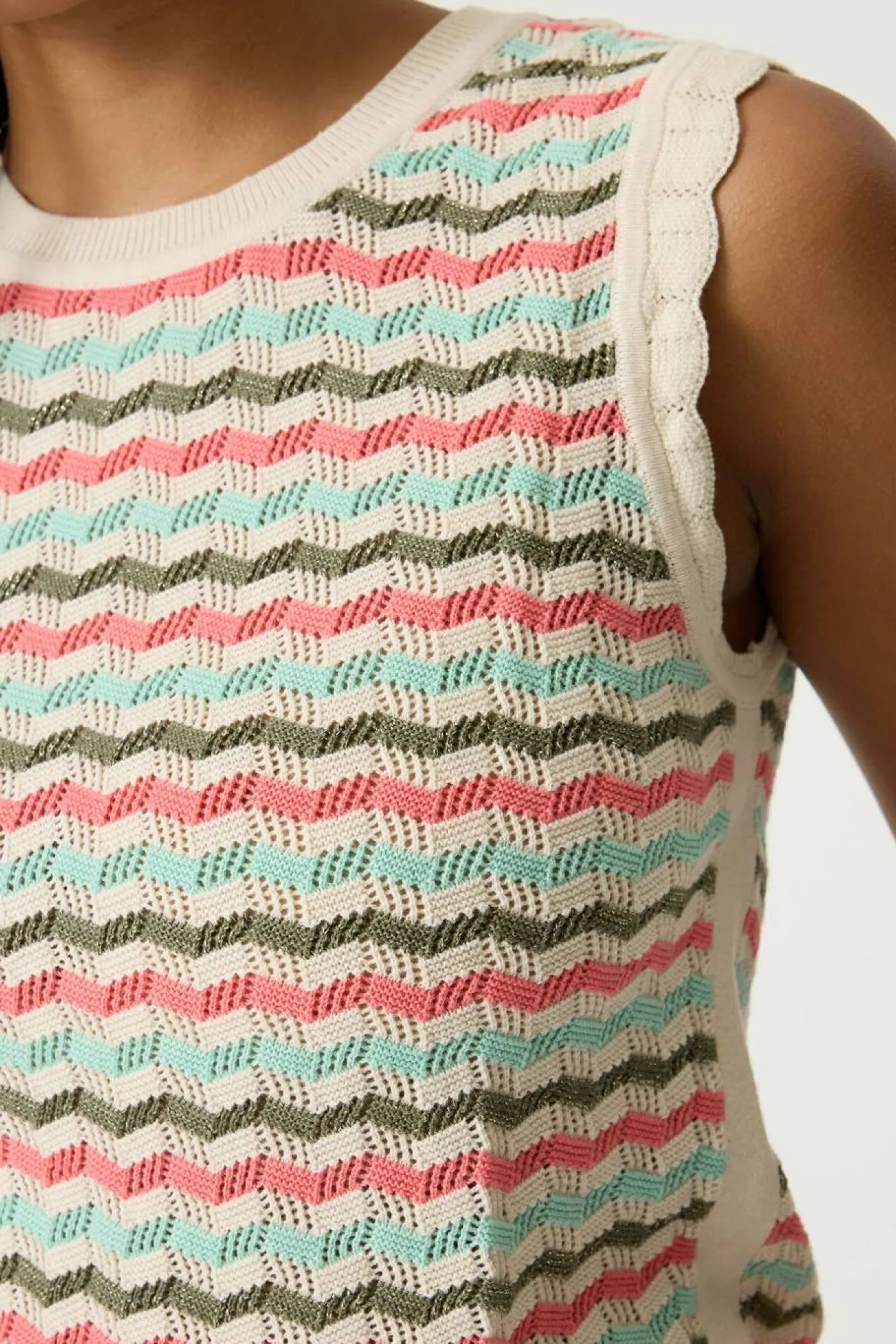 Top "R260221"