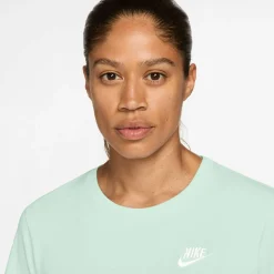 T-Shirt "Sportswear Club Essentials"