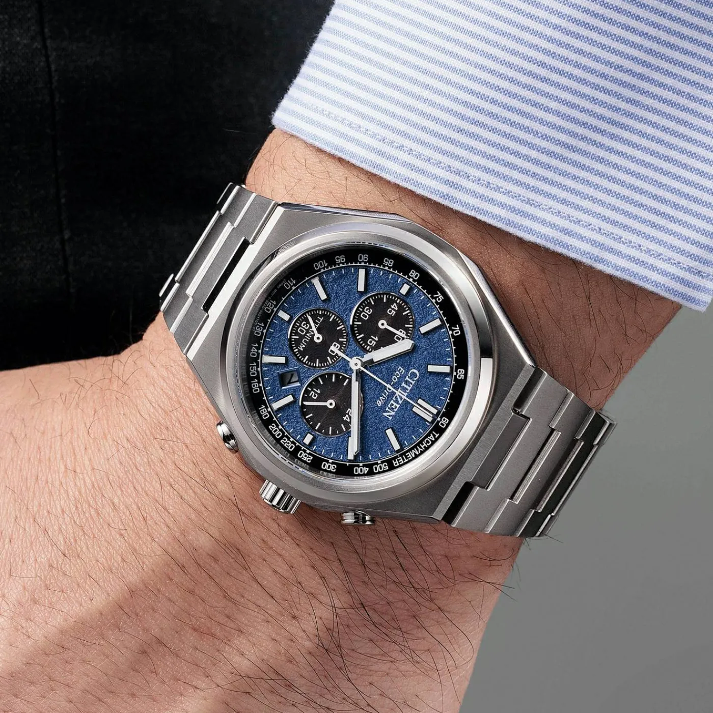 Uhr "Titan"